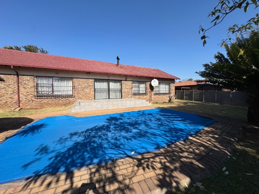 4 Bedroom Property for Sale in Birchleigh North Gauteng