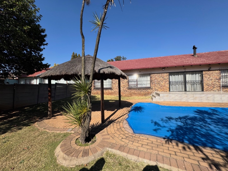 4 Bedroom Property for Sale in Birchleigh North Gauteng