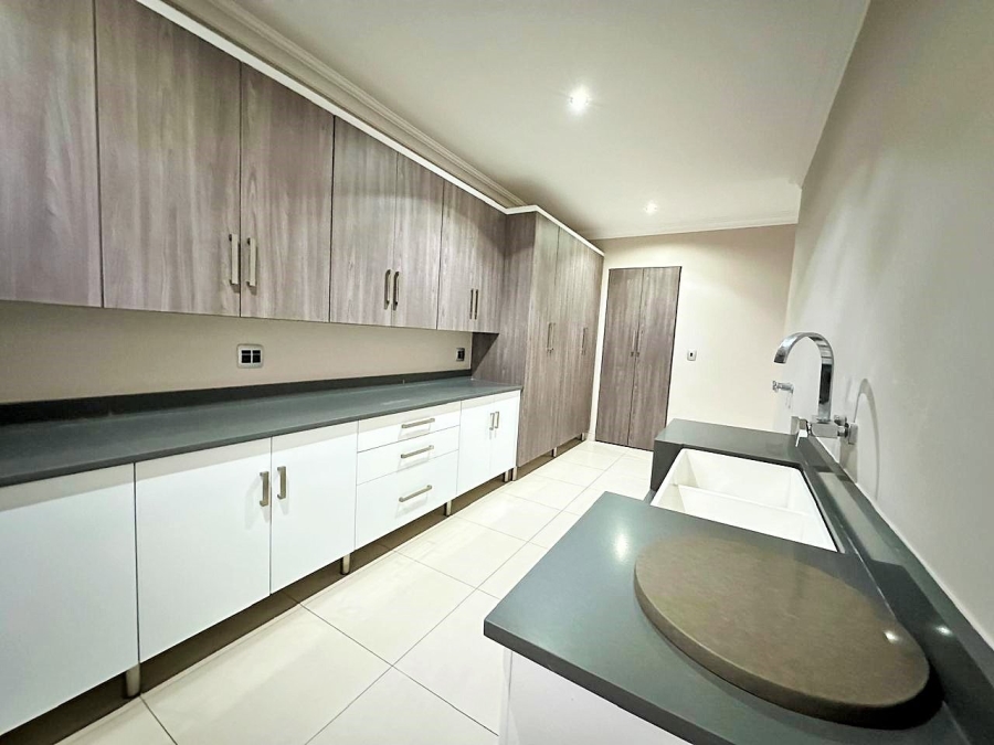 5 Bedroom Property for Sale in Midlands Estate Gauteng