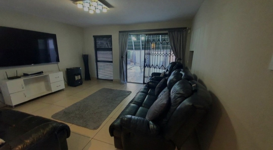 3 Bedroom Property for Sale in Verwoerdpark Gauteng