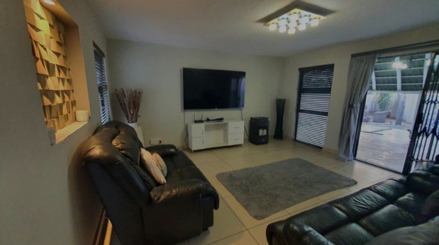 3 Bedroom Property for Sale in Verwoerdpark Gauteng