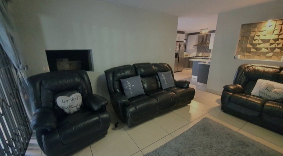 3 Bedroom Property for Sale in Verwoerdpark Gauteng