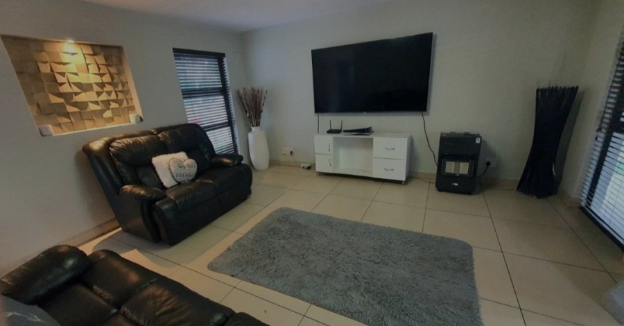 3 Bedroom Property for Sale in Verwoerdpark Gauteng