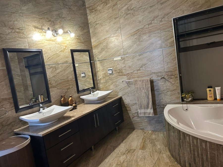 4 Bedroom Property for Sale in Eldoraigne Gauteng