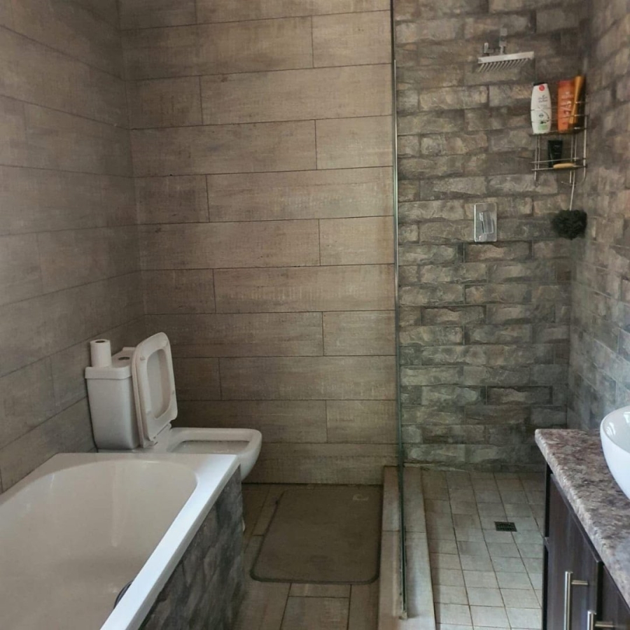 4 Bedroom Property for Sale in Eldoraigne Gauteng