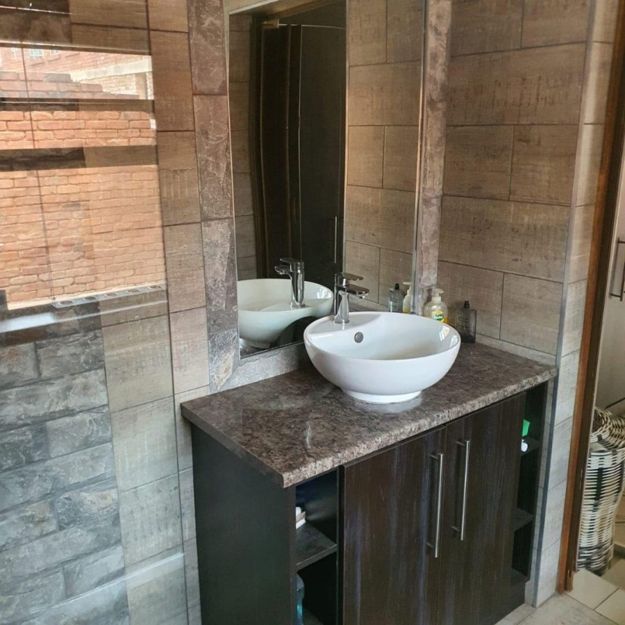 4 Bedroom Property for Sale in Eldoraigne Gauteng