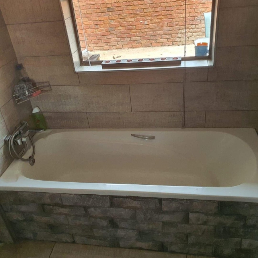 4 Bedroom Property for Sale in Eldoraigne Gauteng