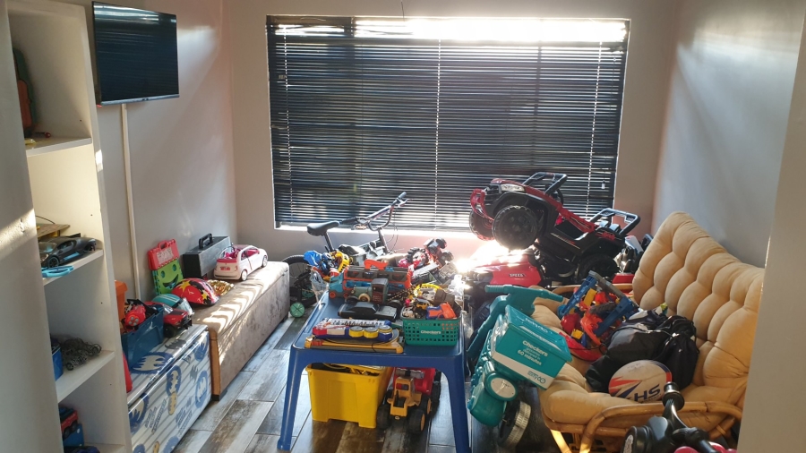 4 Bedroom Property for Sale in Eldoraigne Gauteng
