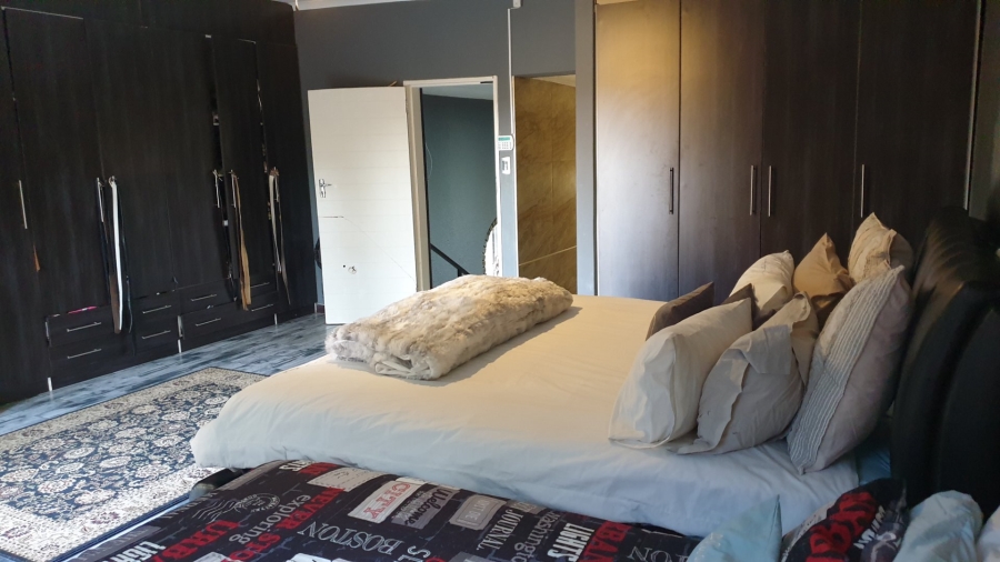 4 Bedroom Property for Sale in Eldoraigne Gauteng
