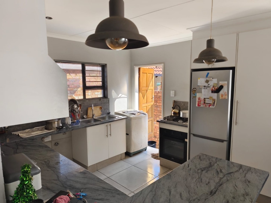 To Let 2 Bedroom Property for Rent in Witfield Gauteng