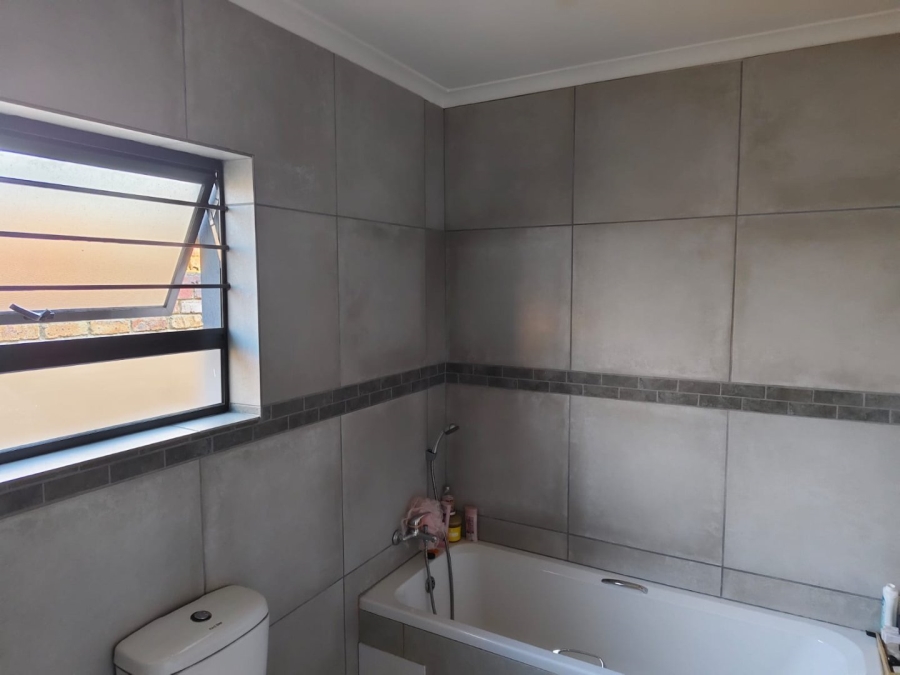 To Let 2 Bedroom Property for Rent in Witfield Gauteng