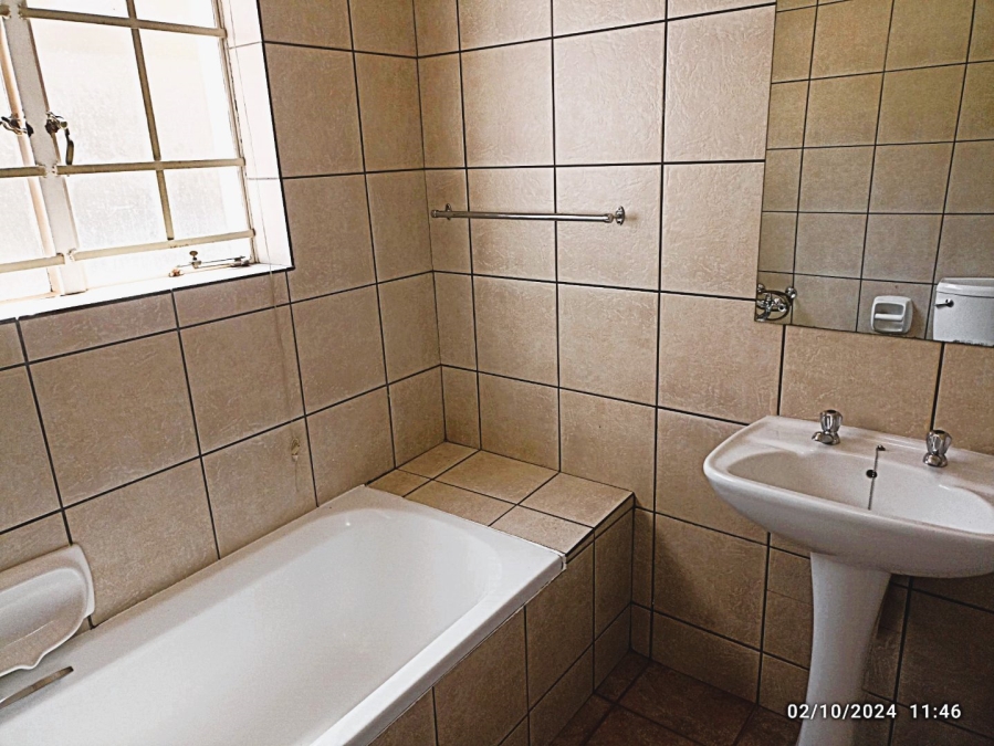 2 Bedroom Property for Sale in Sonneglans Gauteng