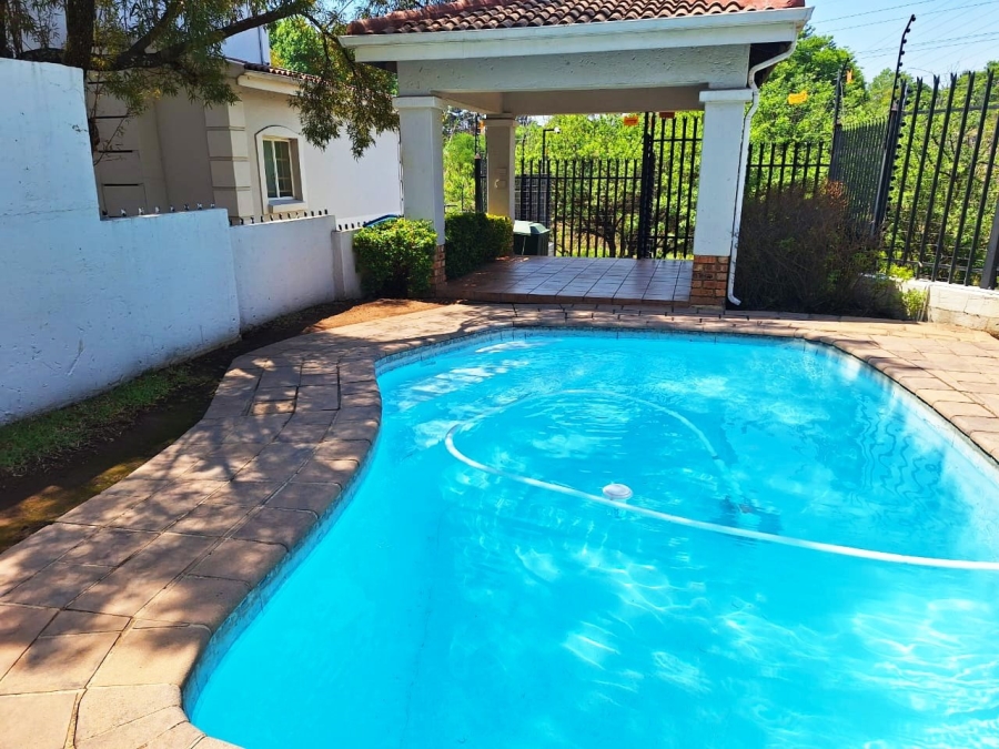 2 Bedroom Property for Sale in Sonneglans Gauteng