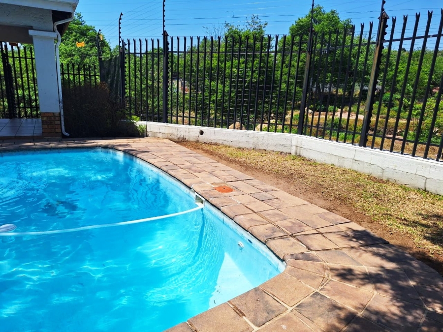 2 Bedroom Property for Sale in Sonneglans Gauteng