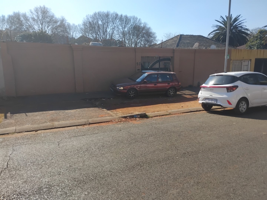7 Bedroom Property for Sale in Bezuidenhout Valley Gauteng