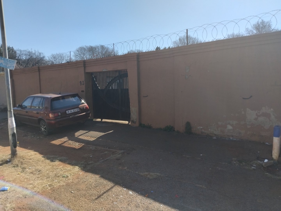 7 Bedroom Property for Sale in Bezuidenhout Valley Gauteng