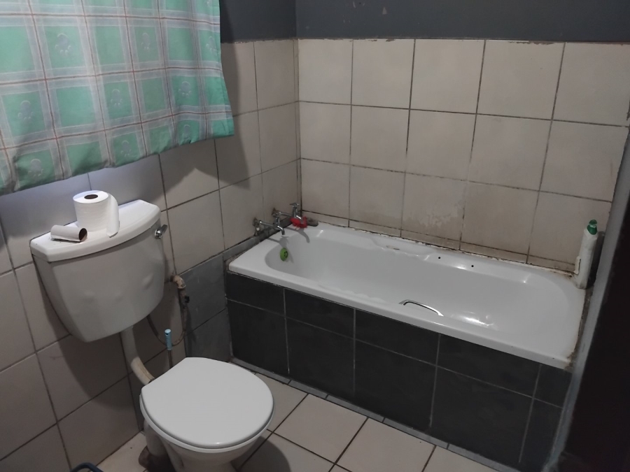 7 Bedroom Property for Sale in Bezuidenhout Valley Gauteng