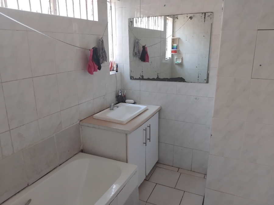 7 Bedroom Property for Sale in Bezuidenhout Valley Gauteng