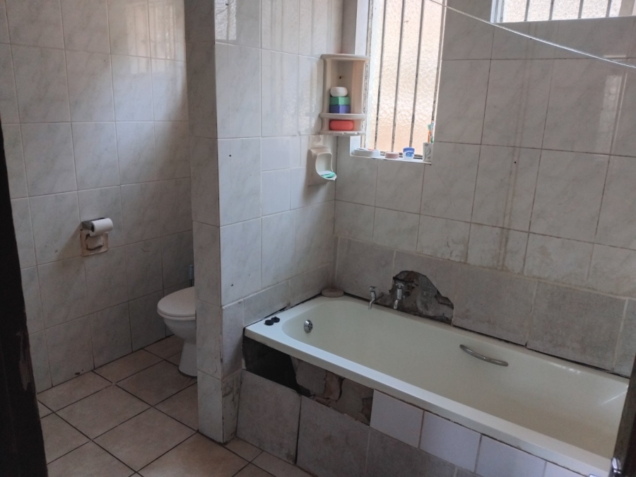 7 Bedroom Property for Sale in Bezuidenhout Valley Gauteng
