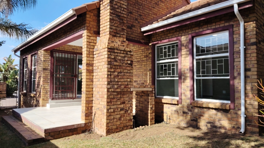 2 Bedroom Property for Sale in Amberfield Crest Estate Gauteng