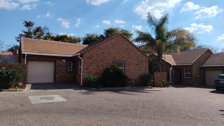 2 Bedroom Property for Sale in Amberfield Crest Estate Gauteng