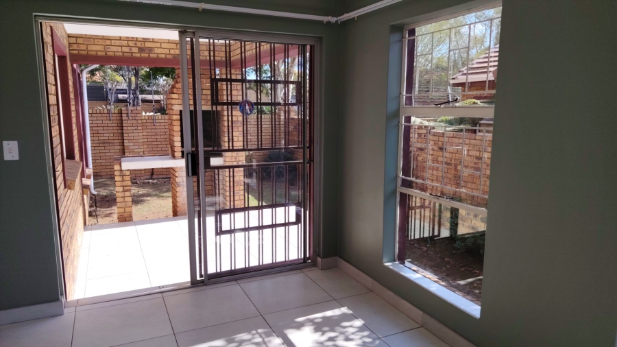 2 Bedroom Property for Sale in Amberfield Crest Estate Gauteng