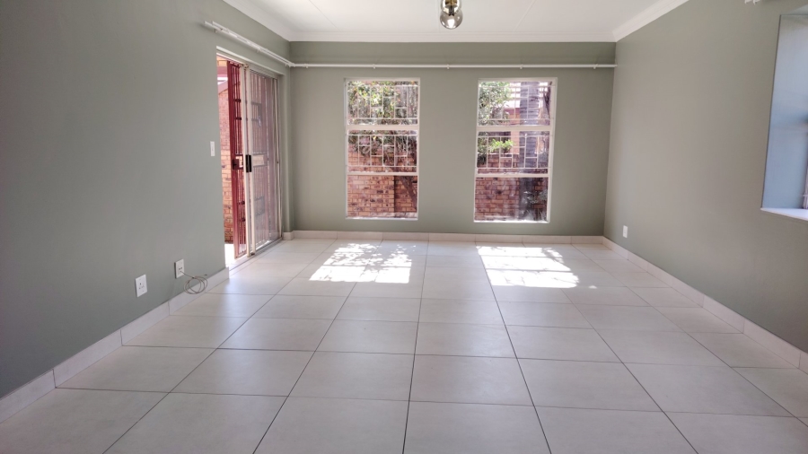 2 Bedroom Property for Sale in Amberfield Crest Estate Gauteng