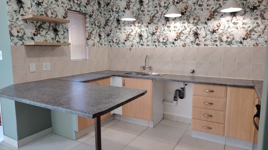 2 Bedroom Property for Sale in Amberfield Crest Estate Gauteng