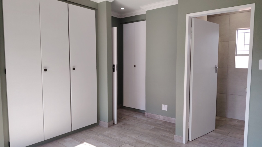 2 Bedroom Property for Sale in Amberfield Crest Estate Gauteng