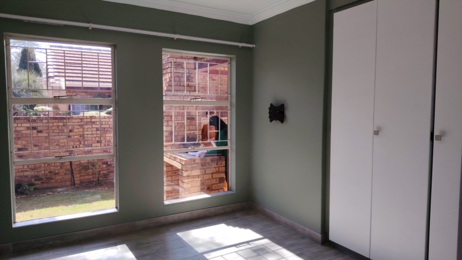 2 Bedroom Property for Sale in Amberfield Crest Estate Gauteng