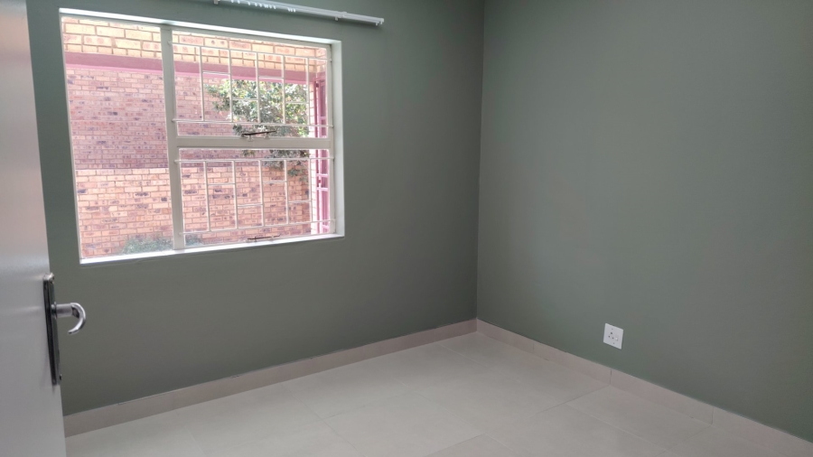 2 Bedroom Property for Sale in Amberfield Crest Estate Gauteng