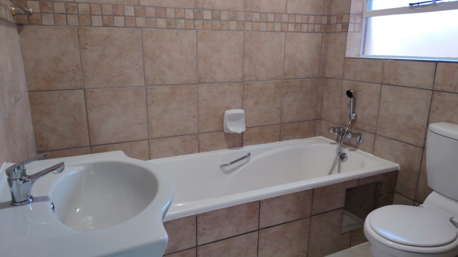 2 Bedroom Property for Sale in Amberfield Crest Estate Gauteng