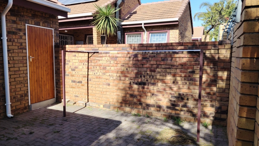 2 Bedroom Property for Sale in Amberfield Crest Estate Gauteng