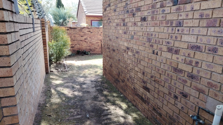 2 Bedroom Property for Sale in Amberfield Crest Estate Gauteng