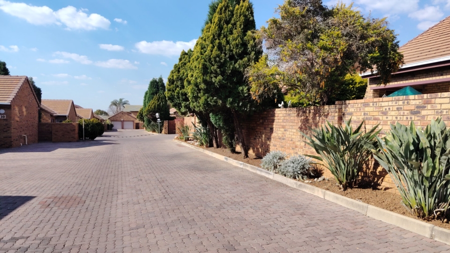 2 Bedroom Property for Sale in Amberfield Crest Estate Gauteng