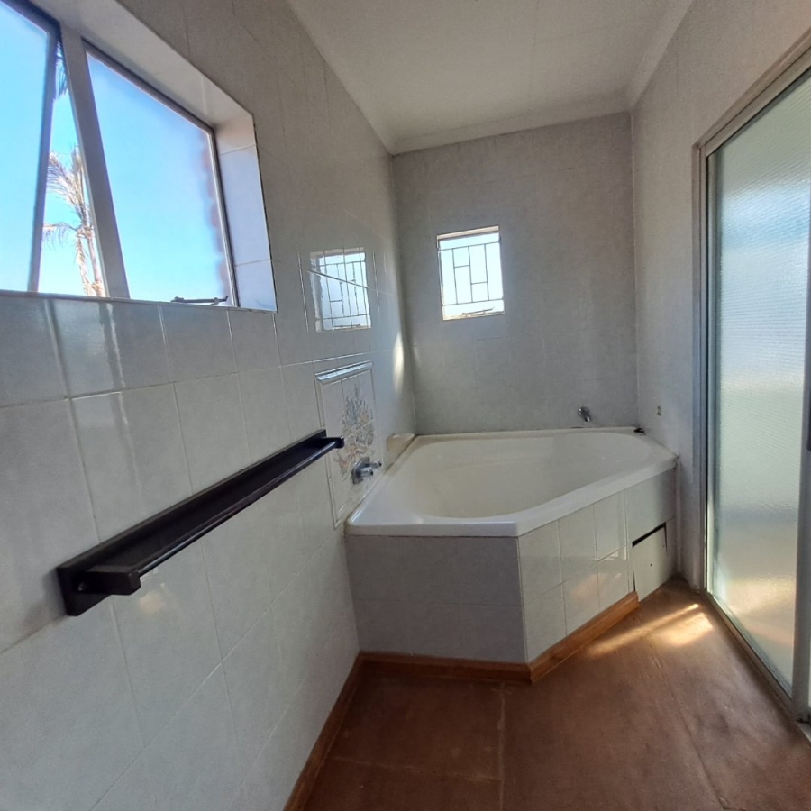4 Bedroom Property for Sale in Karenpark Gauteng