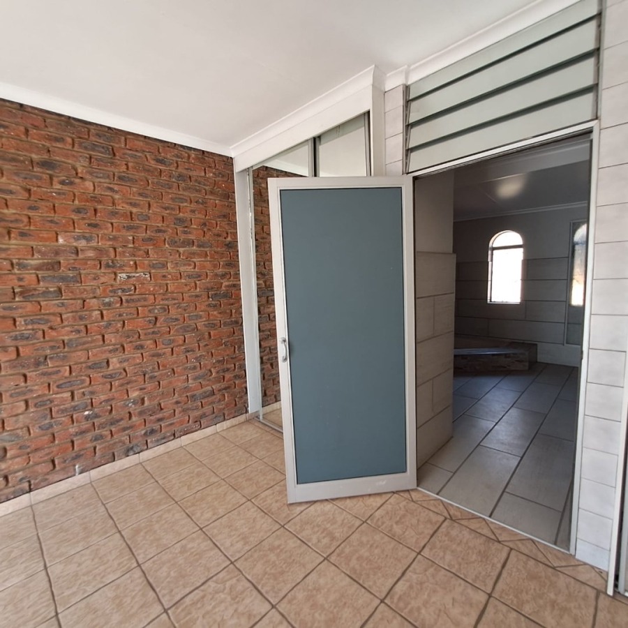 4 Bedroom Property for Sale in Karenpark Gauteng