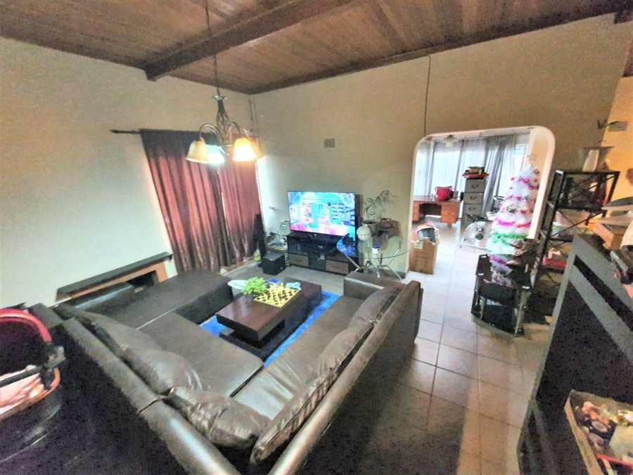 5 Bedroom Property for Sale in Bonaero Park Gauteng