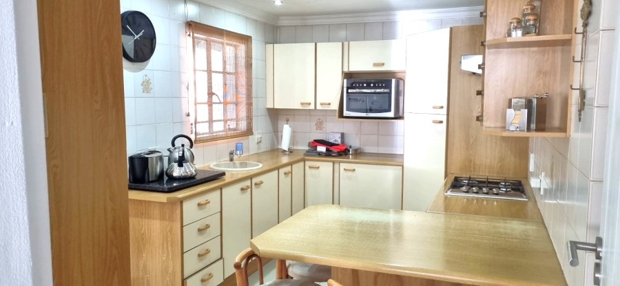 To Let 5 Bedroom Property for Rent in Ridgeway Gauteng