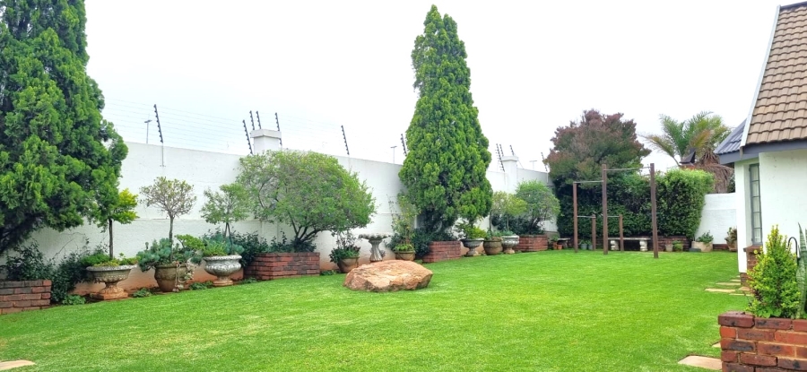 To Let 5 Bedroom Property for Rent in Ridgeway Gauteng