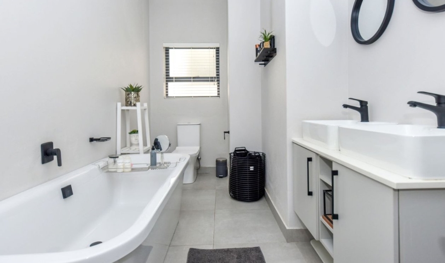 To Let 2 Bedroom Property for Rent in Bryanston Gauteng
