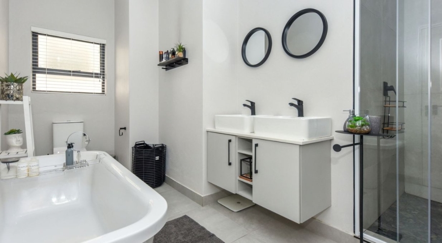 To Let 2 Bedroom Property for Rent in Bryanston Gauteng