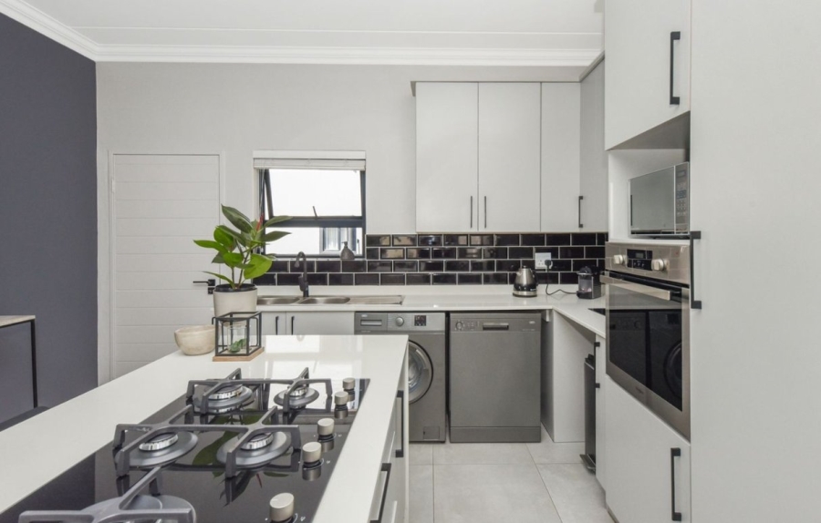 To Let 2 Bedroom Property for Rent in Bryanston Gauteng