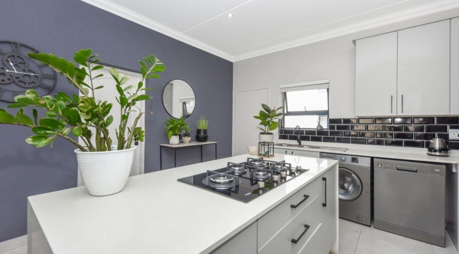 To Let 2 Bedroom Property for Rent in Bryanston Gauteng