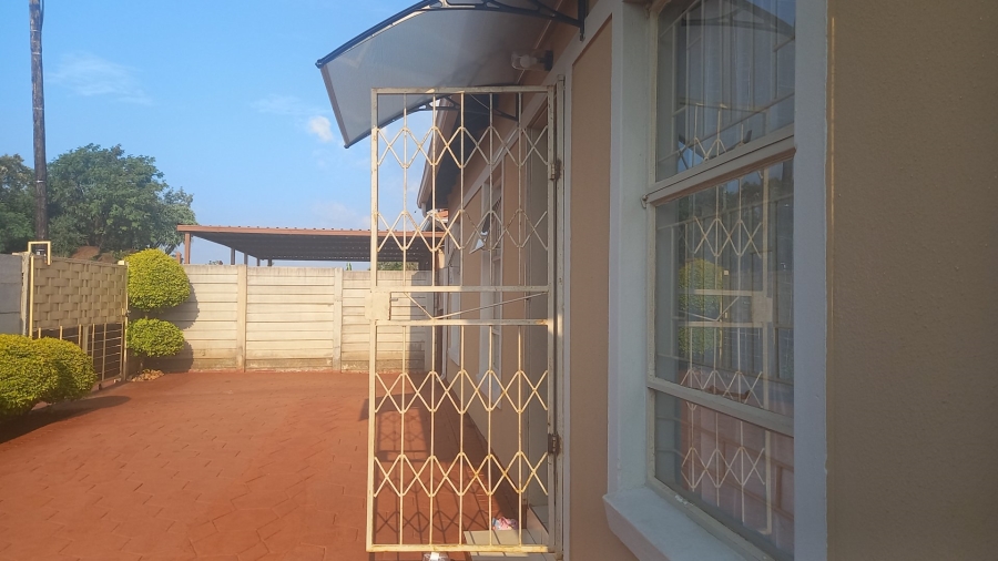 3 Bedroom Property for Sale in Rosslyn Gauteng