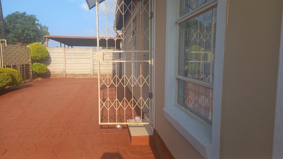 3 Bedroom Property for Sale in Rosslyn Gauteng