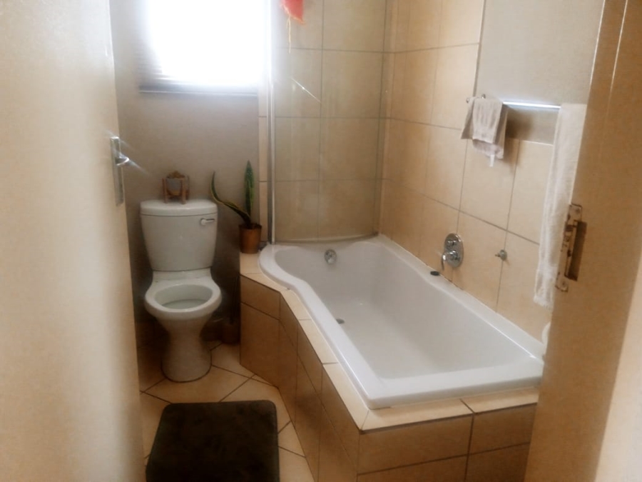 3 Bedroom Property for Sale in Rosslyn Gauteng