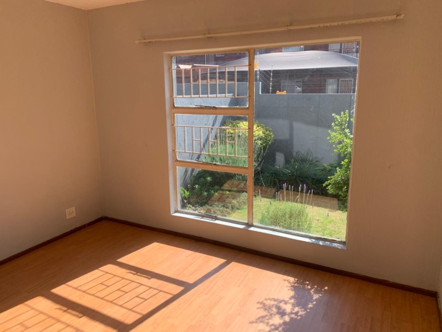 2 Bedroom Property for Sale in New Redruth Gauteng