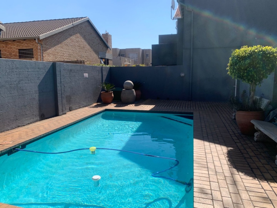 2 Bedroom Property for Sale in New Redruth Gauteng