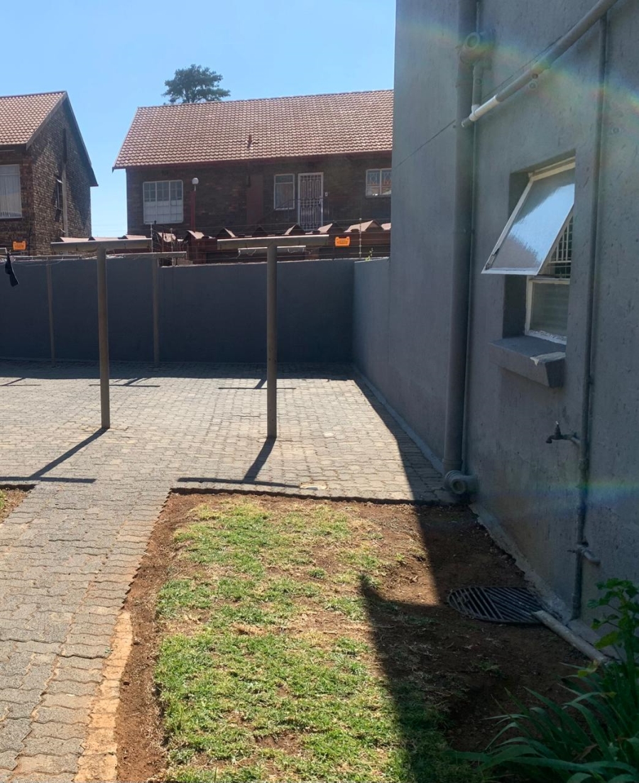 2 Bedroom Property for Sale in New Redruth Gauteng